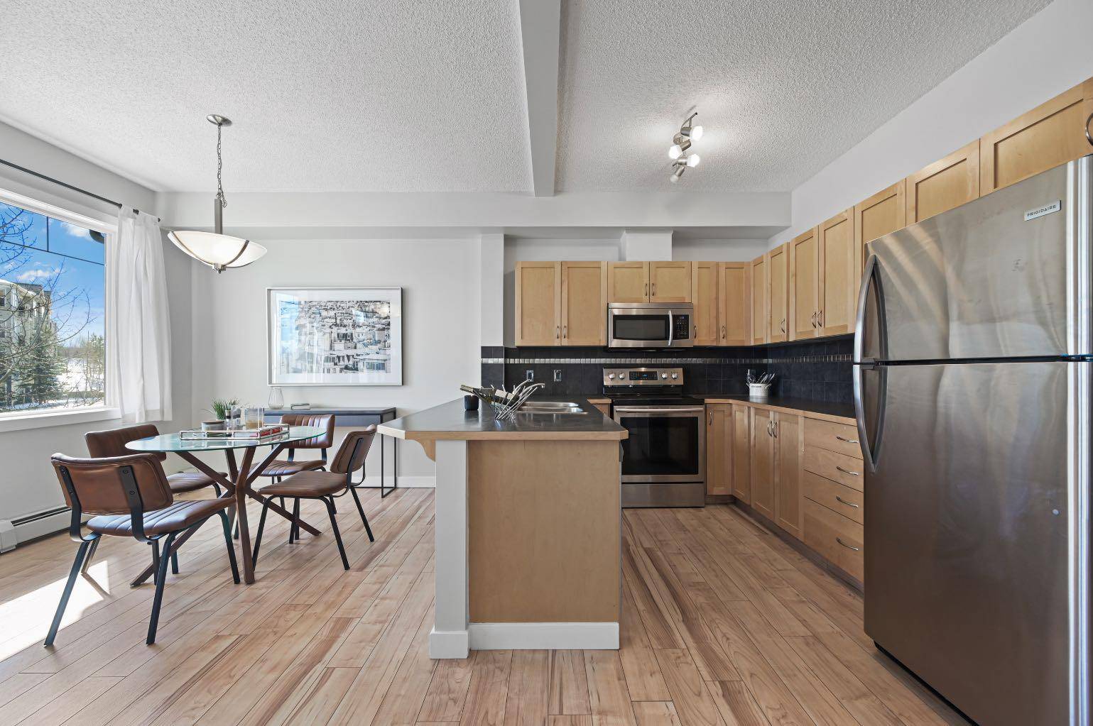 Calgary, AB T3H0K1,211 Aspen Stone BLVD Southwest #2205
