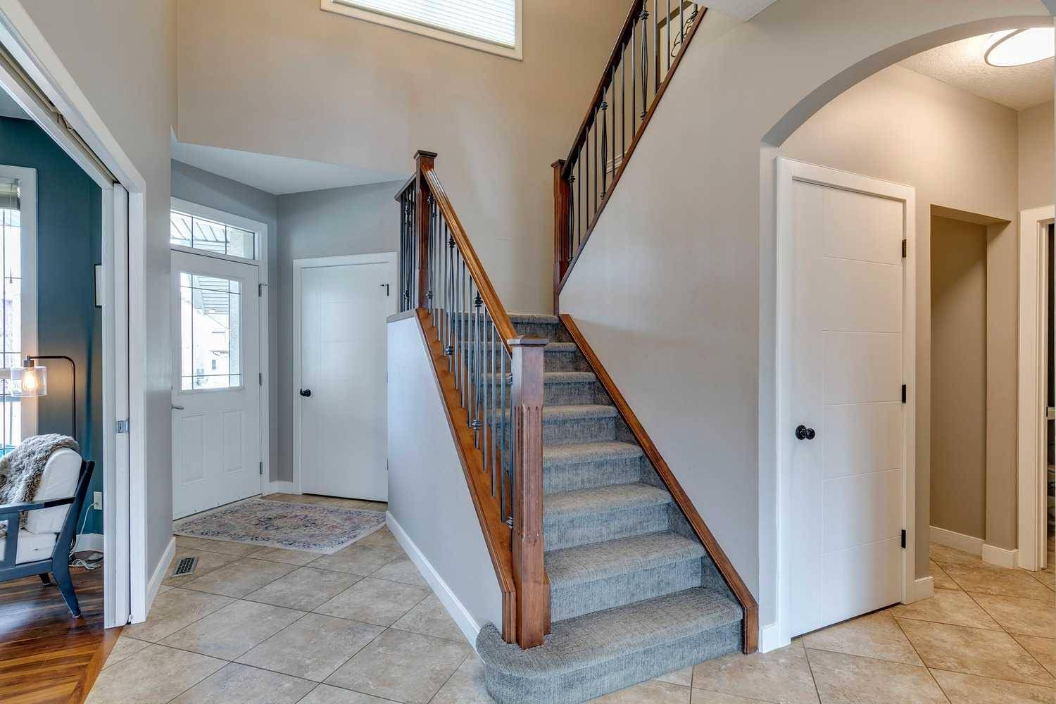 Calgary, AB T2Y 4M8,376 Everglade CIR Southwest