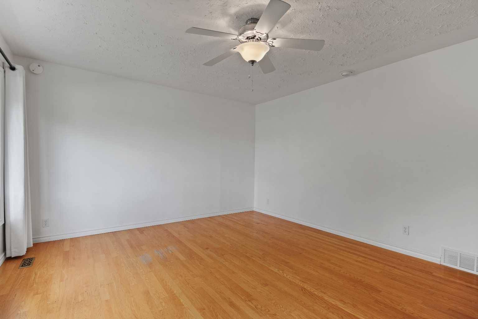 Lethbridge, AB T1H2E3,734 10 ST N