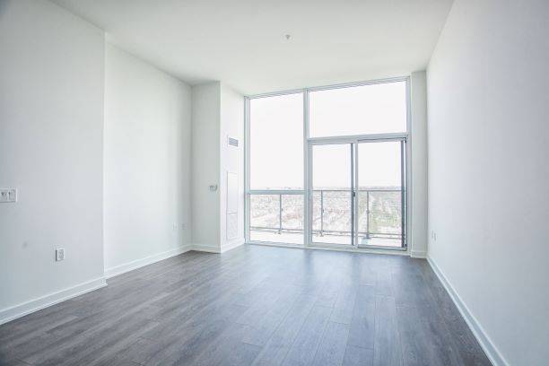Richmond Hill, ON L4B 0H3,75 Oneida CRES #PH04
