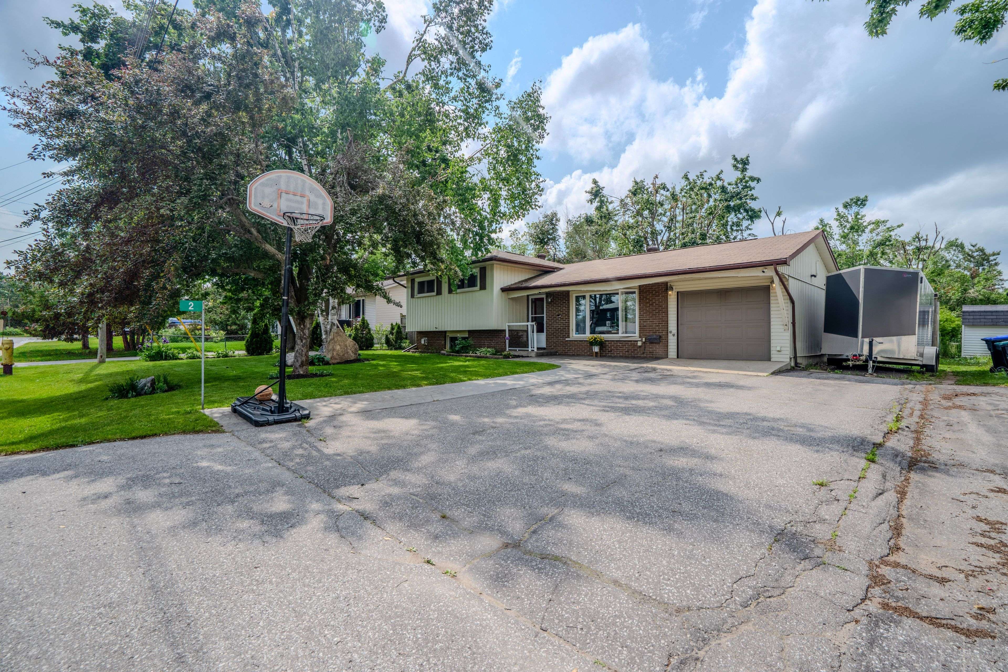 Oro-medonte, ON L3V 8N9,2 Wallis ST