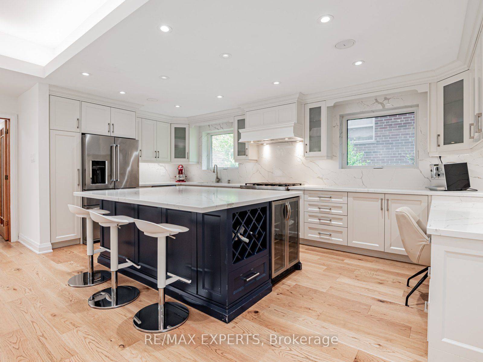 7 Culford RD, Toronto W04, ON M6M 4J5