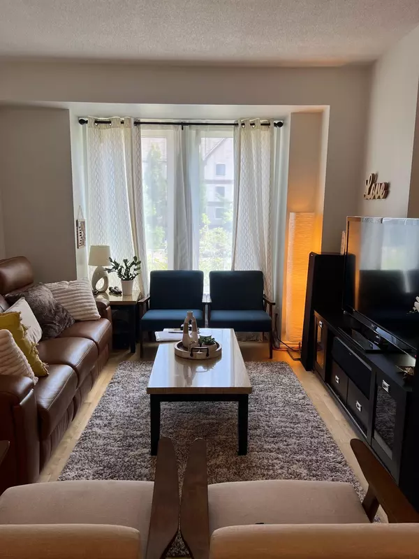 338 South Park RD, Markham, ON L3T 7W1