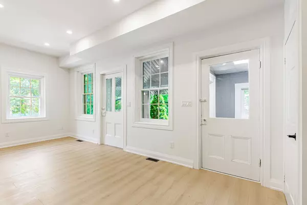 Newmarket, ON L3Y 1M9,457 D'Arcy ST #2