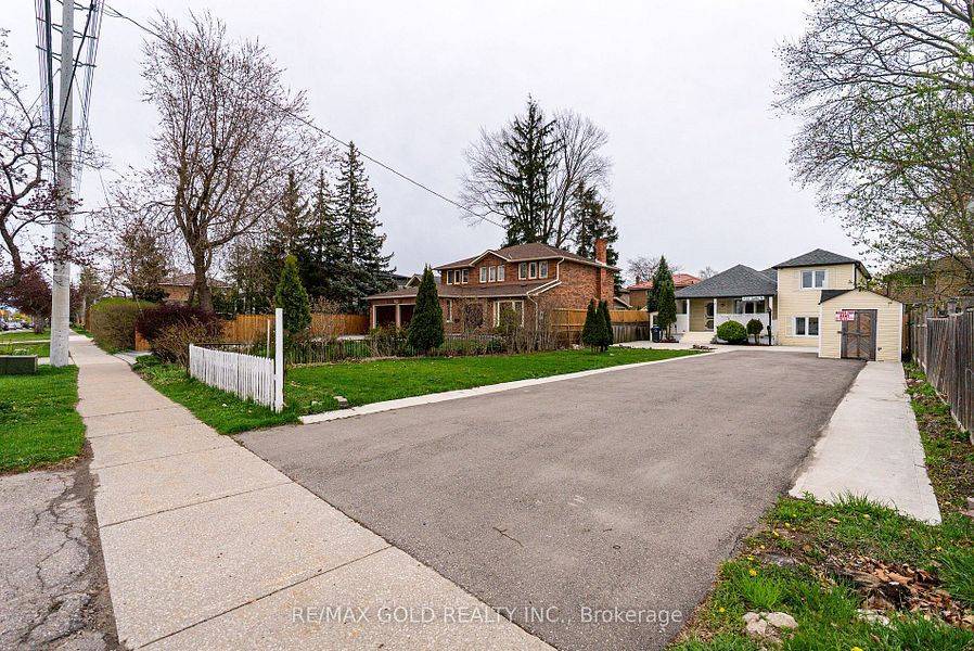 Mississauga, ON L5G 4K9,1328 Cawthra RD