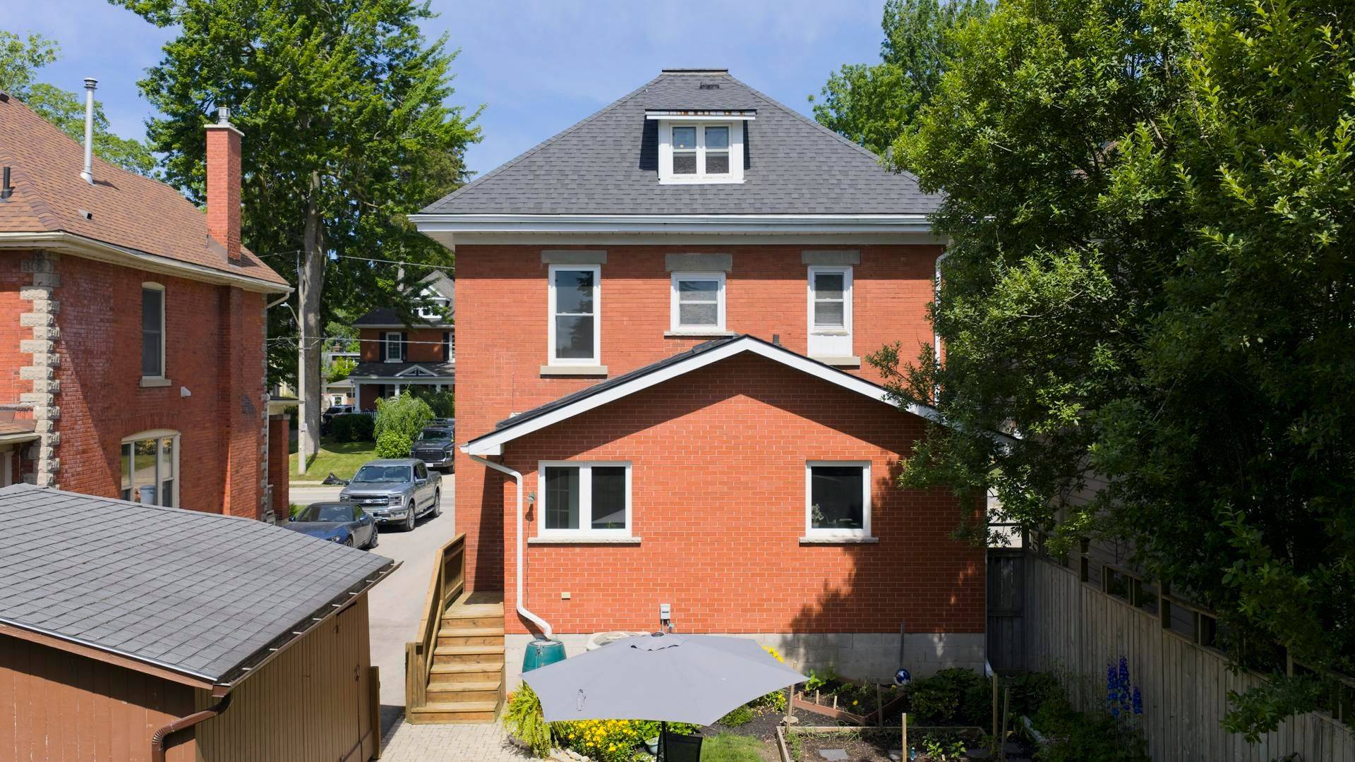 Stratford, ON N5A 6K8,97 John ST N