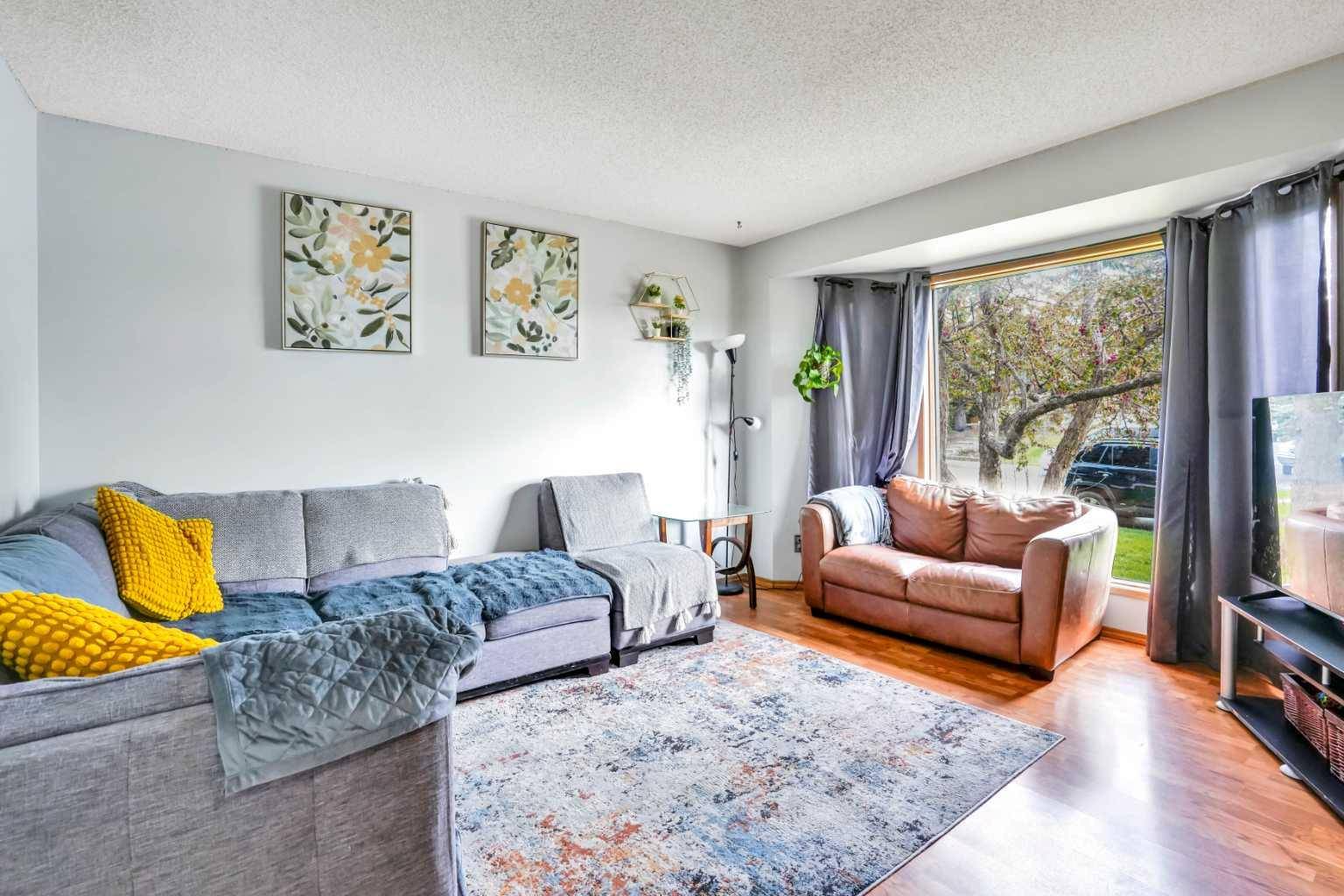 Calgary, AB T3J 2S2,20 Martinview CRES NE