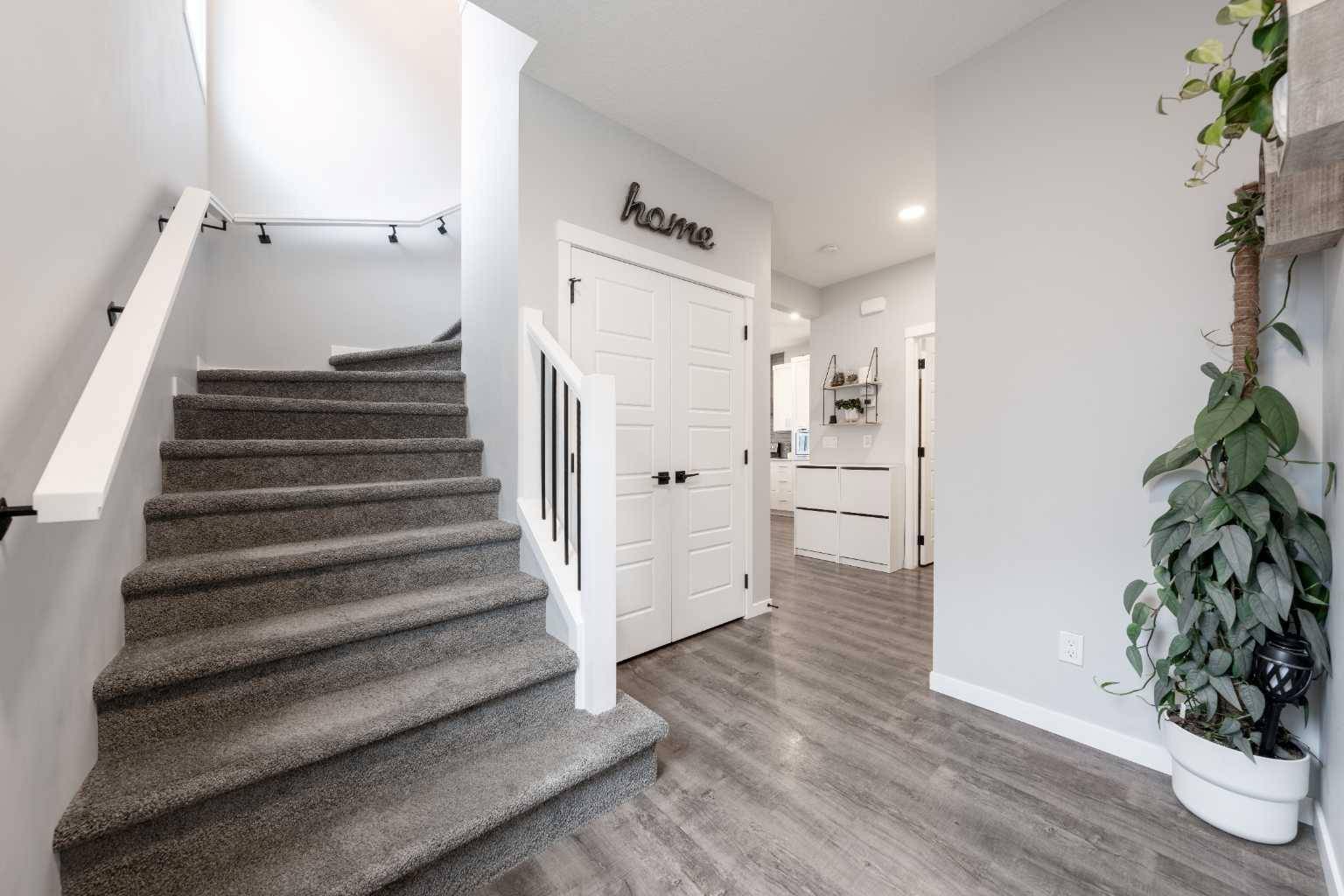 Calgary, AB T2X 4M5,73 Wolf Hollow MNR Southeast
