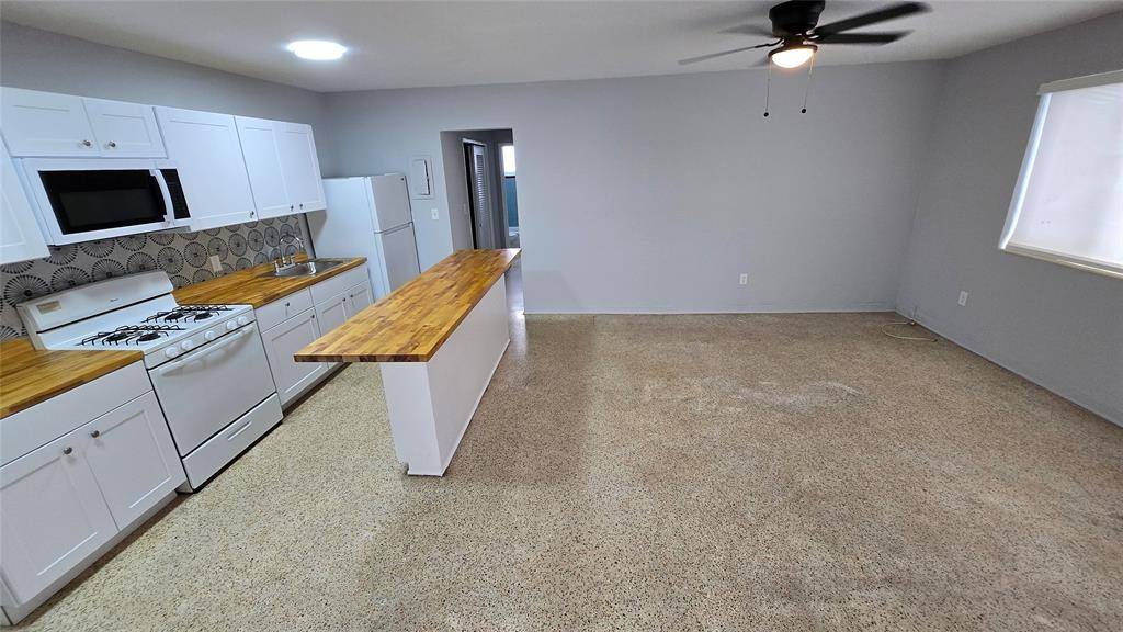 Miami Beach, FL 33141,7725 Harding Ave #3