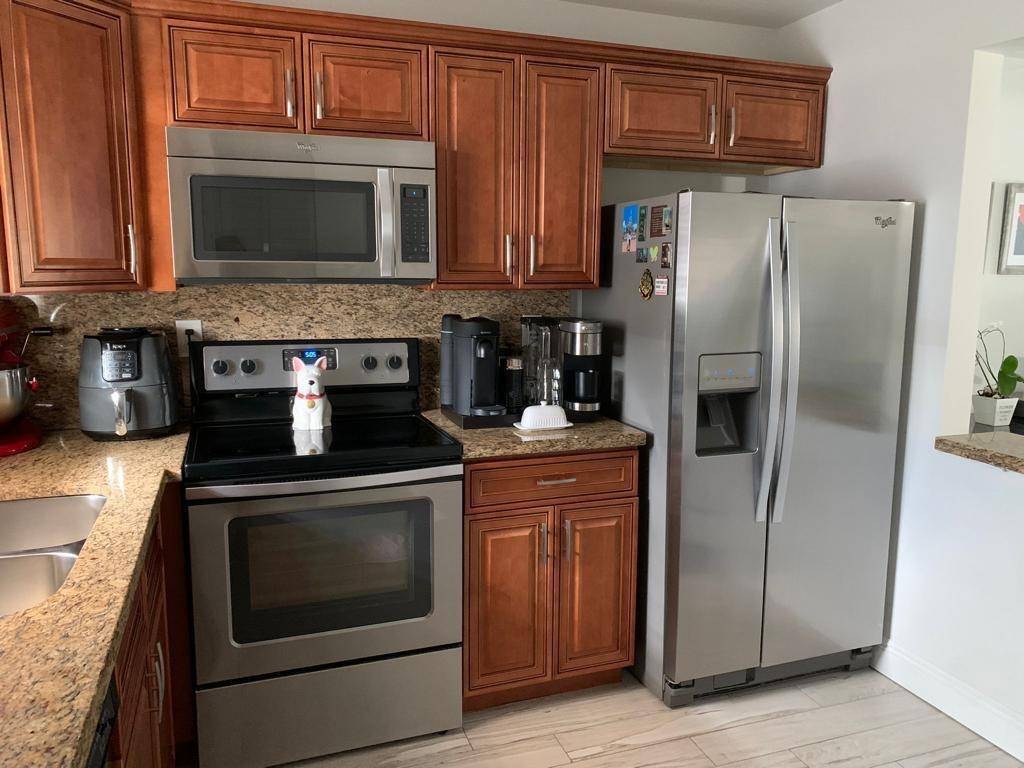 Boca Raton, FL 33428,9370 SW 8th St #406