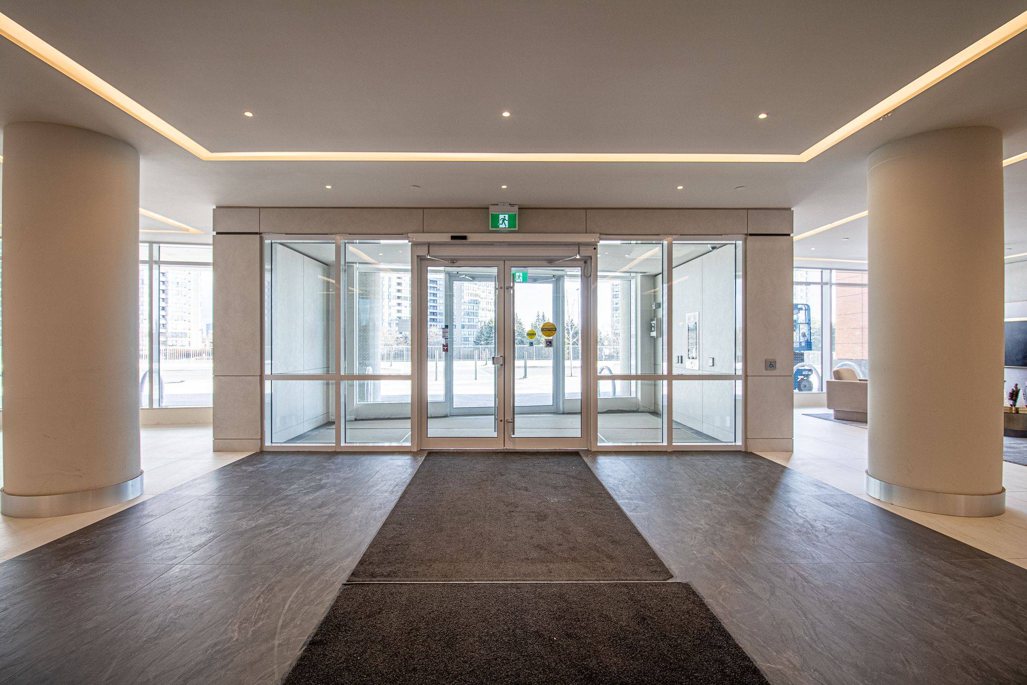 Vaughan, ON L4J 0L7,30 upper mall WAY #616