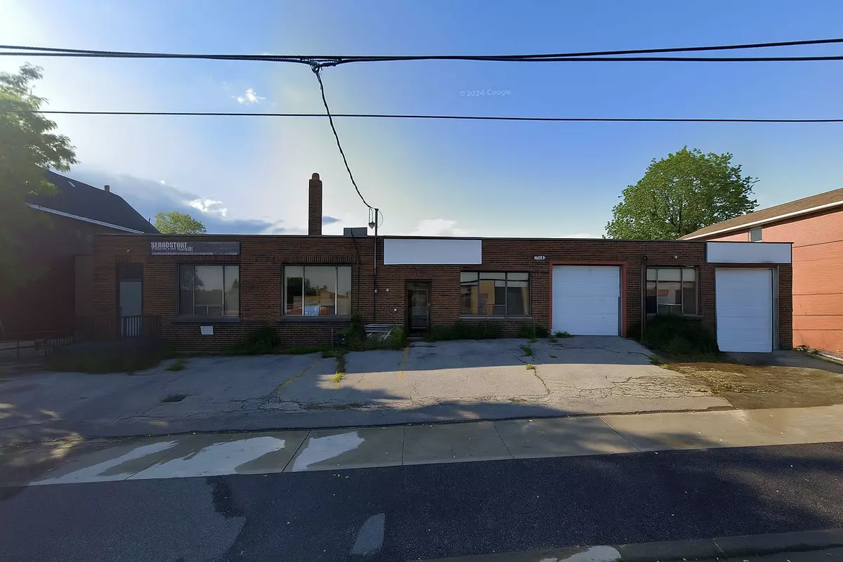 Toronto W06, ON M8Y 1B2,124 Portland ST
