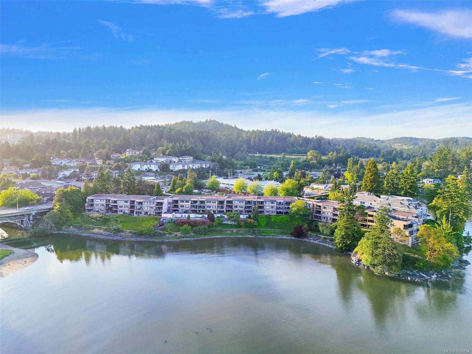 485 Island Hwy #304, View Royal, BC V9B 5H7