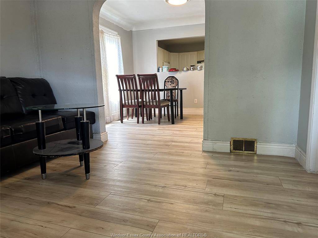 Windsor, ON N9B 2J4,961 CAMPBELL