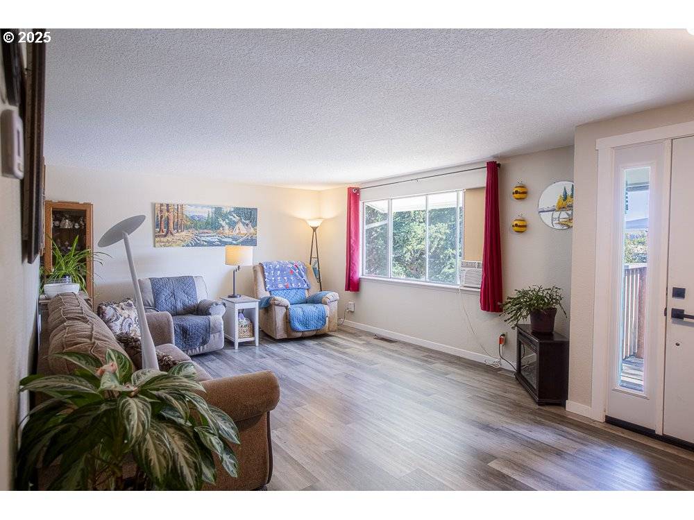 Elgin, OR 97827,1511 COLUMBUS ST