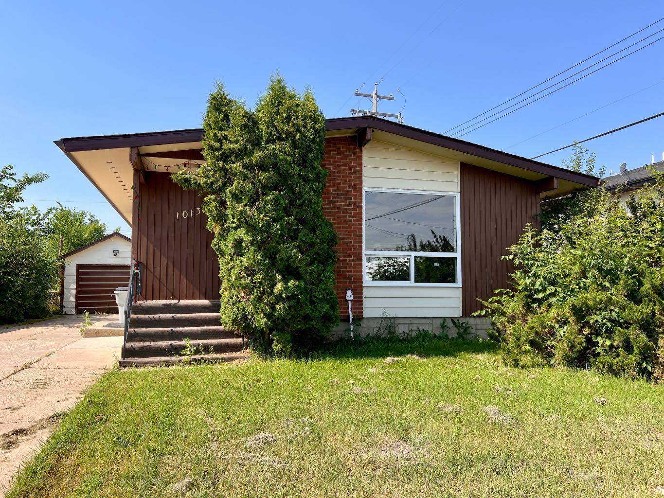 Wainwright, AB T9W 1H3,1013 7 AVE