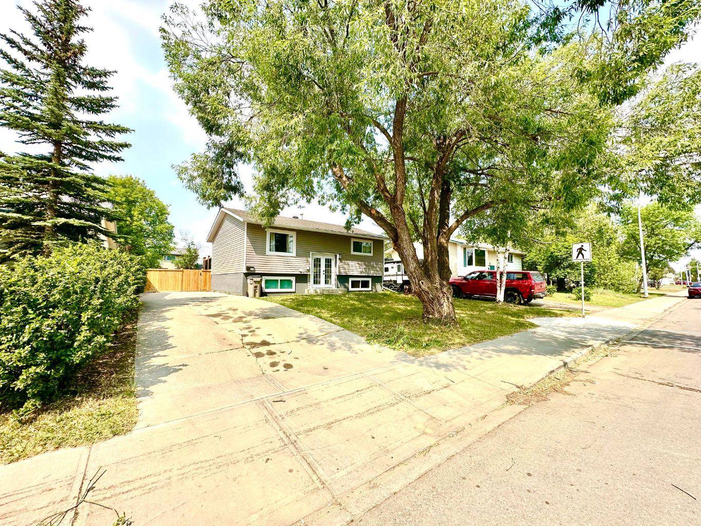 8018 Patterson DR, Grande Prairie, AB T8V3R8