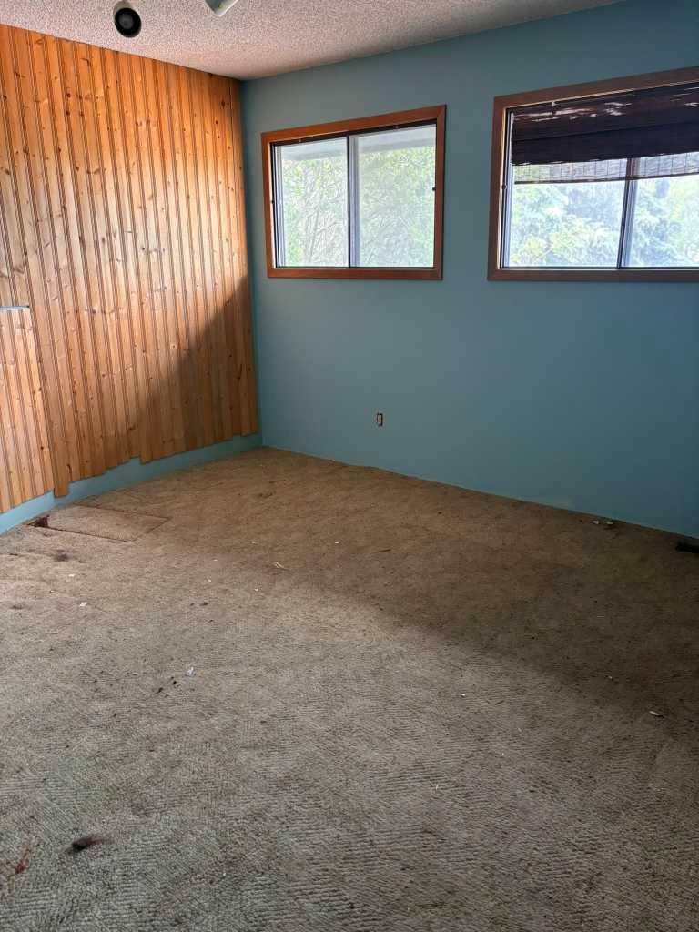 Calgary, AB T2J 6P4,128 Deermoss CRES Southeast