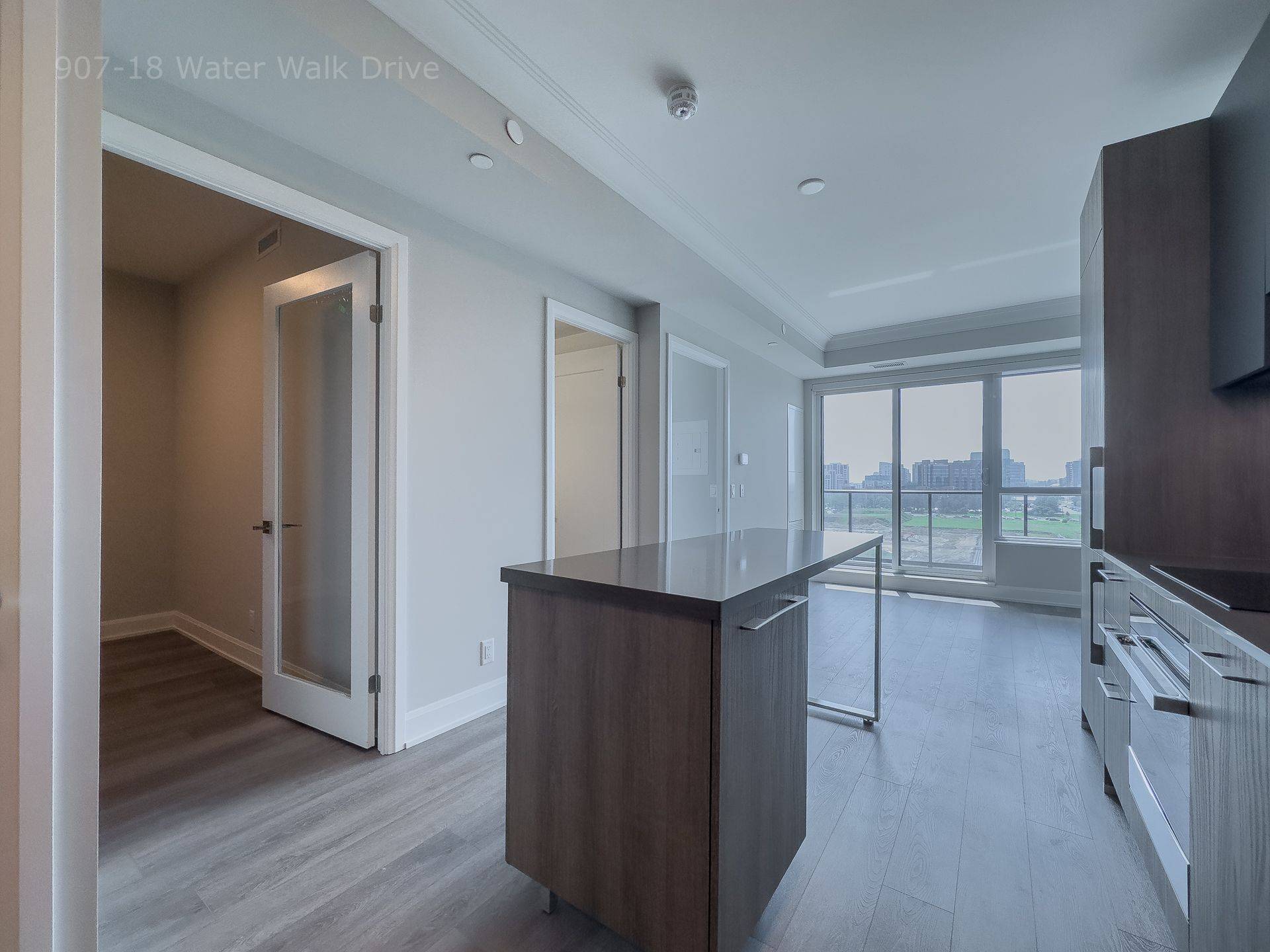 Markham, ON L3R 6L5,18 Water Walk DR #907