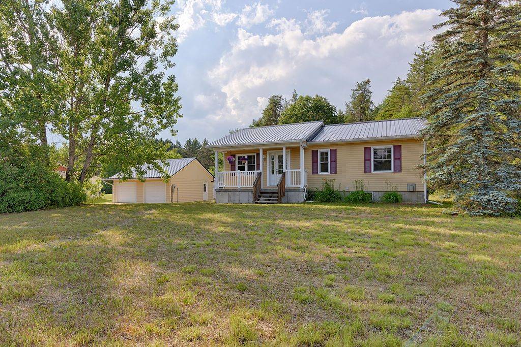 Laurentian Hills, ON K0J 1J0,157 Plant RD