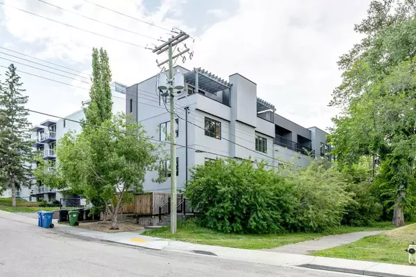 2101 17 ST Southwest #1, Calgary, AB T2T 4M5