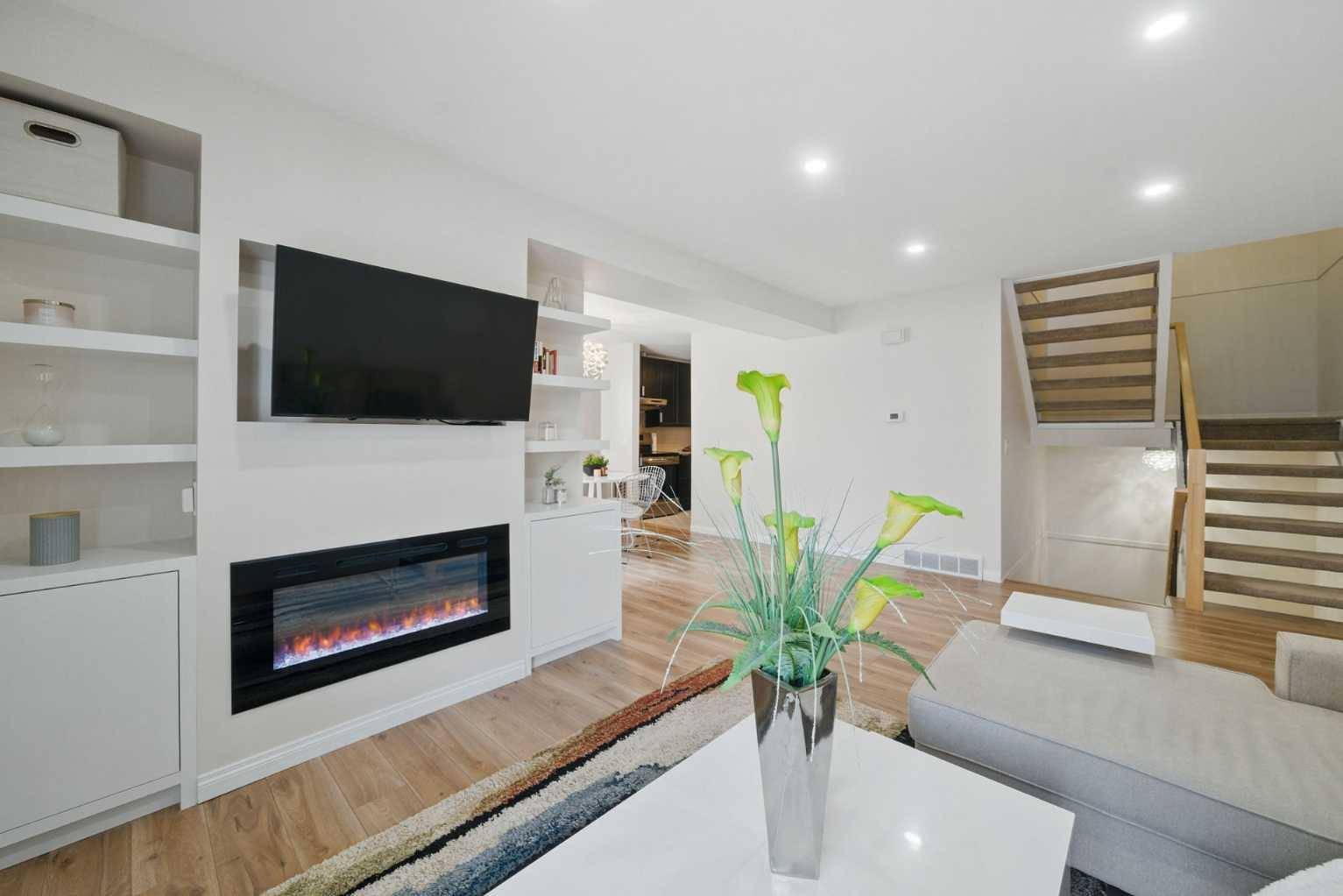 Calgary, AB T2L1Y3,3500 Varsity DR NW #306