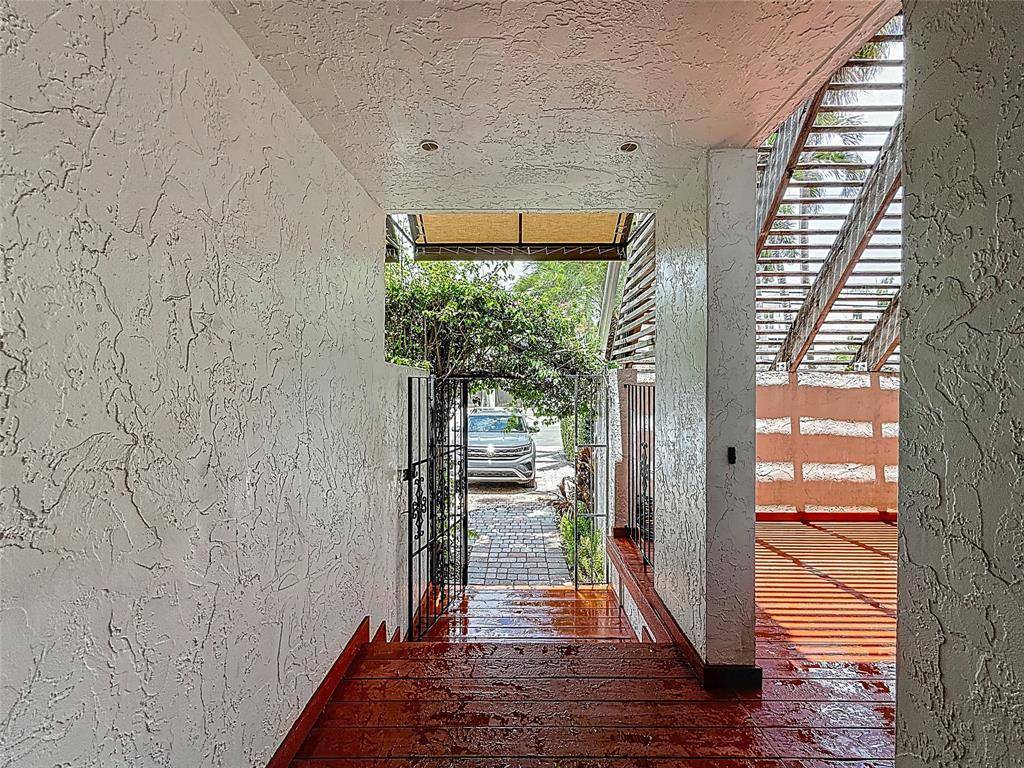 Fort Lauderdale, FL 33301,424 Hendricks Isle #11