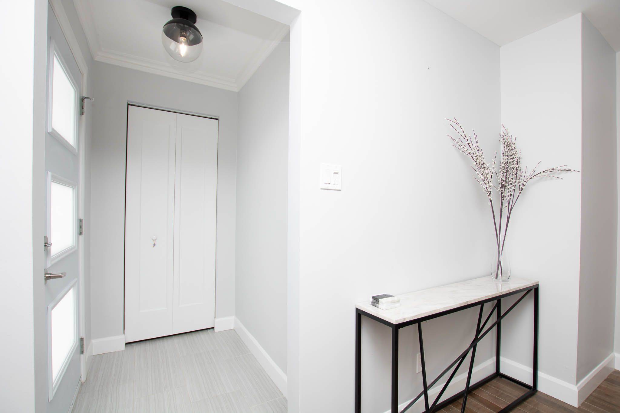 Carlington - Central Park, ON K1Z 5Z7,929 Merivale RD