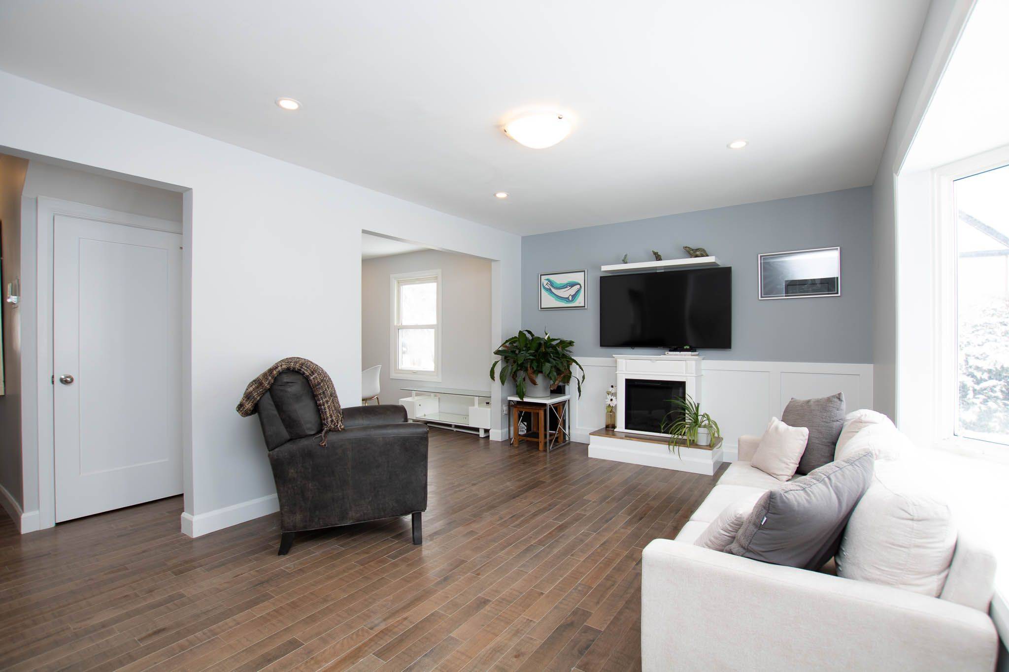 Carlington - Central Park, ON K1Z 5Z7,929 Merivale RD