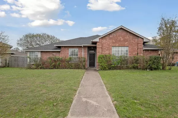 1106 Rosewood Lane, Lancaster, TX 75146
