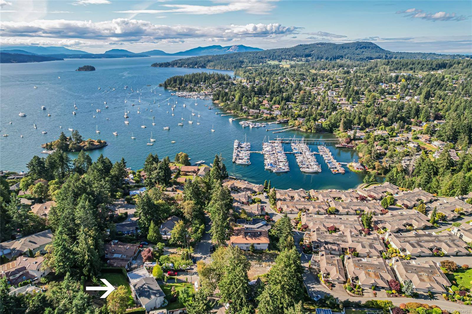 6896 Woodward Dr, Central Saanich, BC V8M 1A9
