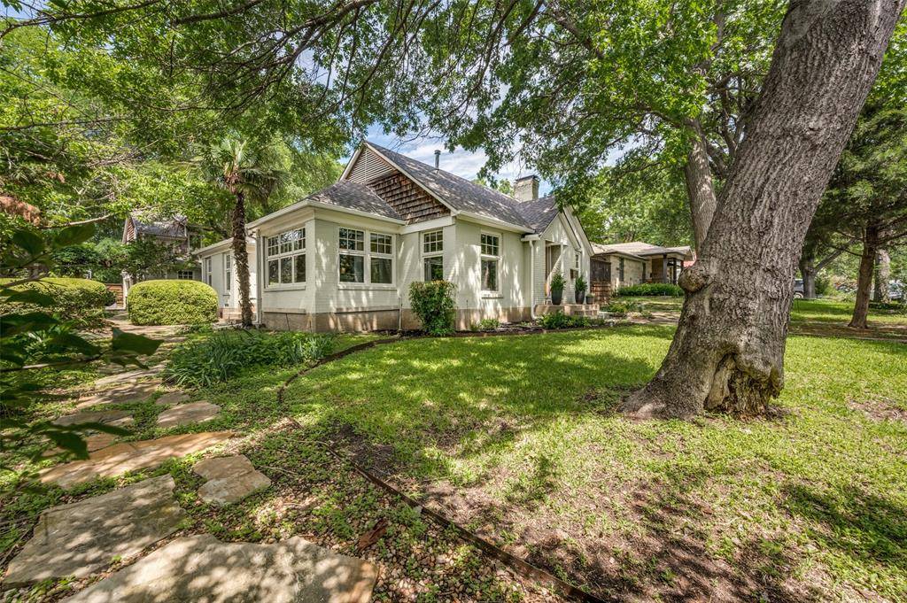 1580 STEMMONS Avenue, Dallas, TX 75208
