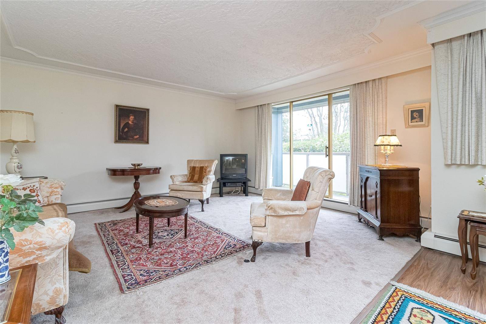 Saanich, BC V8X 2S2,1025 Inverness Rd #302