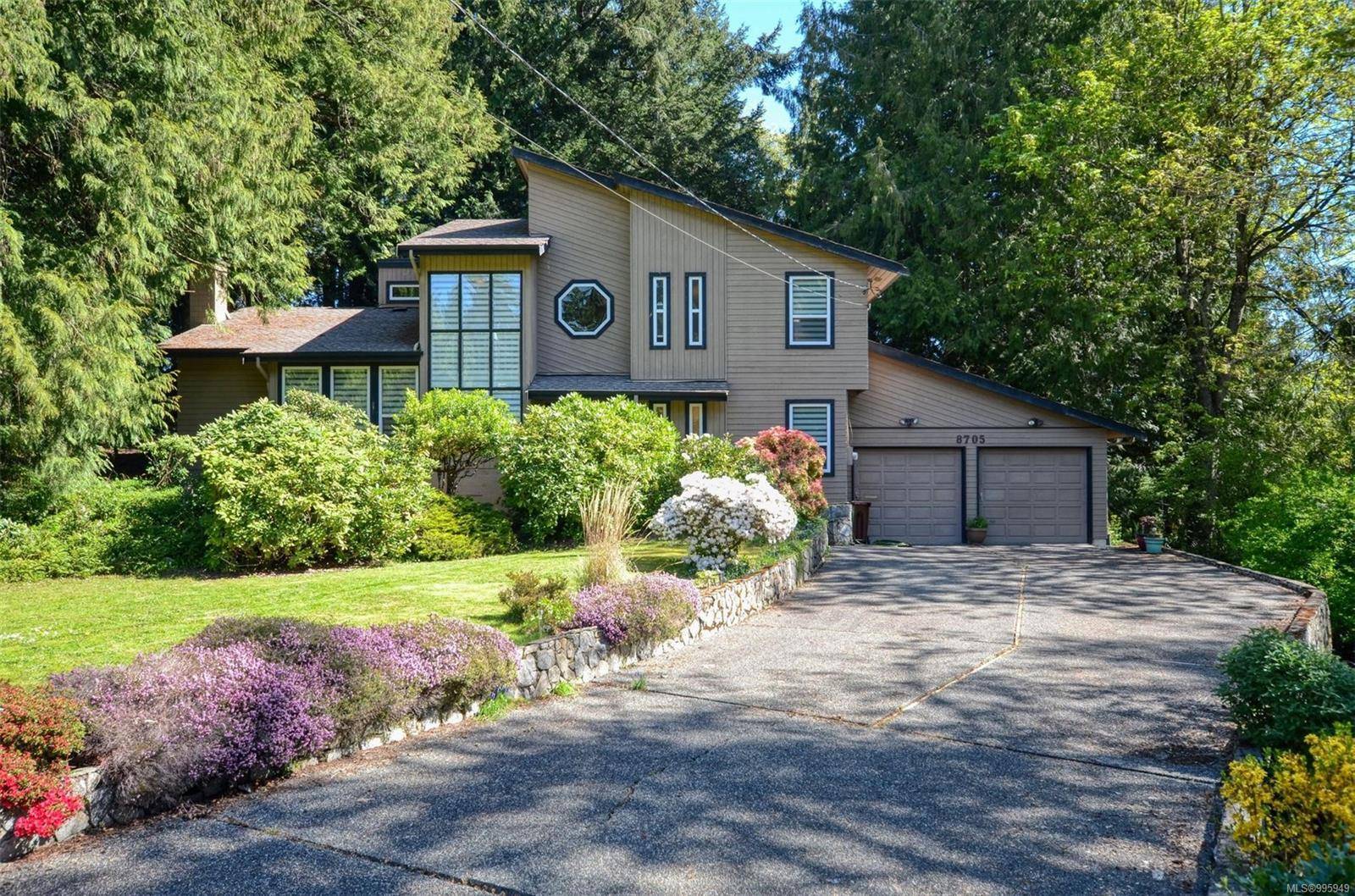 8705 Nash Pl, North Saanich, BC V8L 4G9