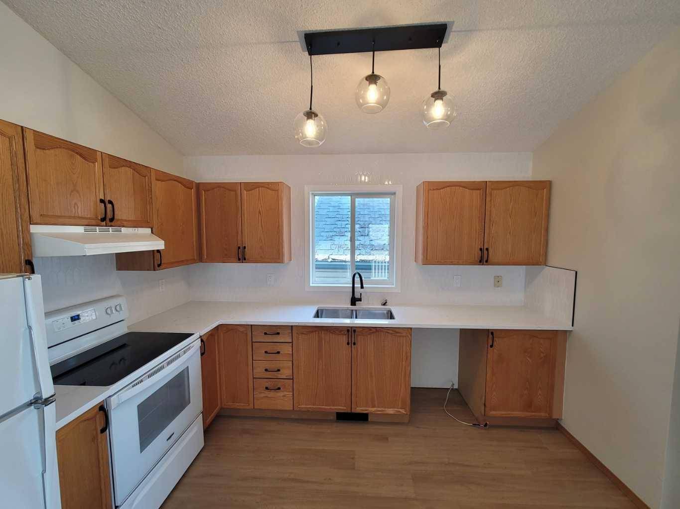 Calgary, AB T1Y 7E1,74 Anaheim CIR Northeast