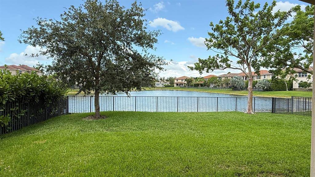 Parkland, FL 33076,10330 LAKE VISTA COURT