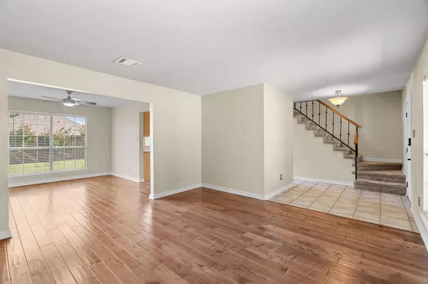 Euless, TX 76039,105 Wooddale