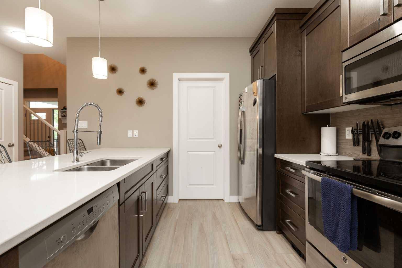 Lethbridge, AB T1J 5H1,120 Cabot LNDG W