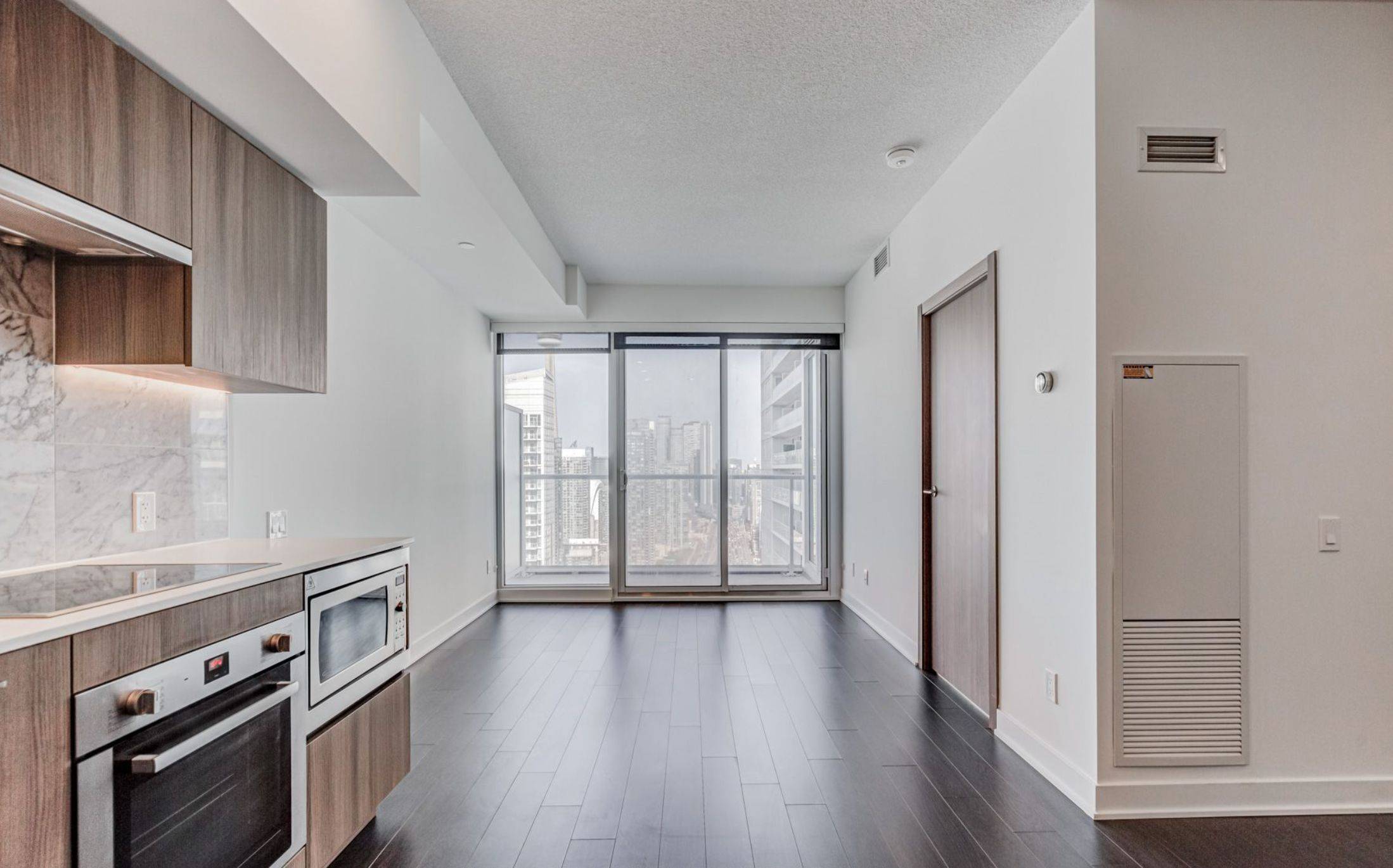 Toronto C01, ON M5V 0N2,19 Bathurst ST #3808
