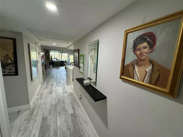 Pompano Beach, FL 33069,2601 S Palm Aire Dr #112