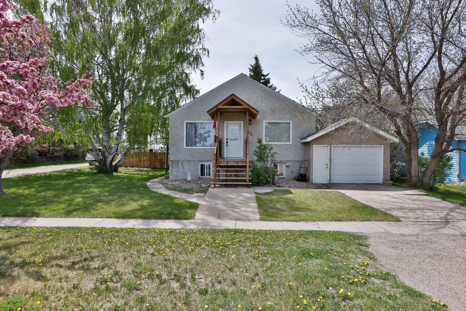 42 E 200 N, Raymond, AB T0K 2S0