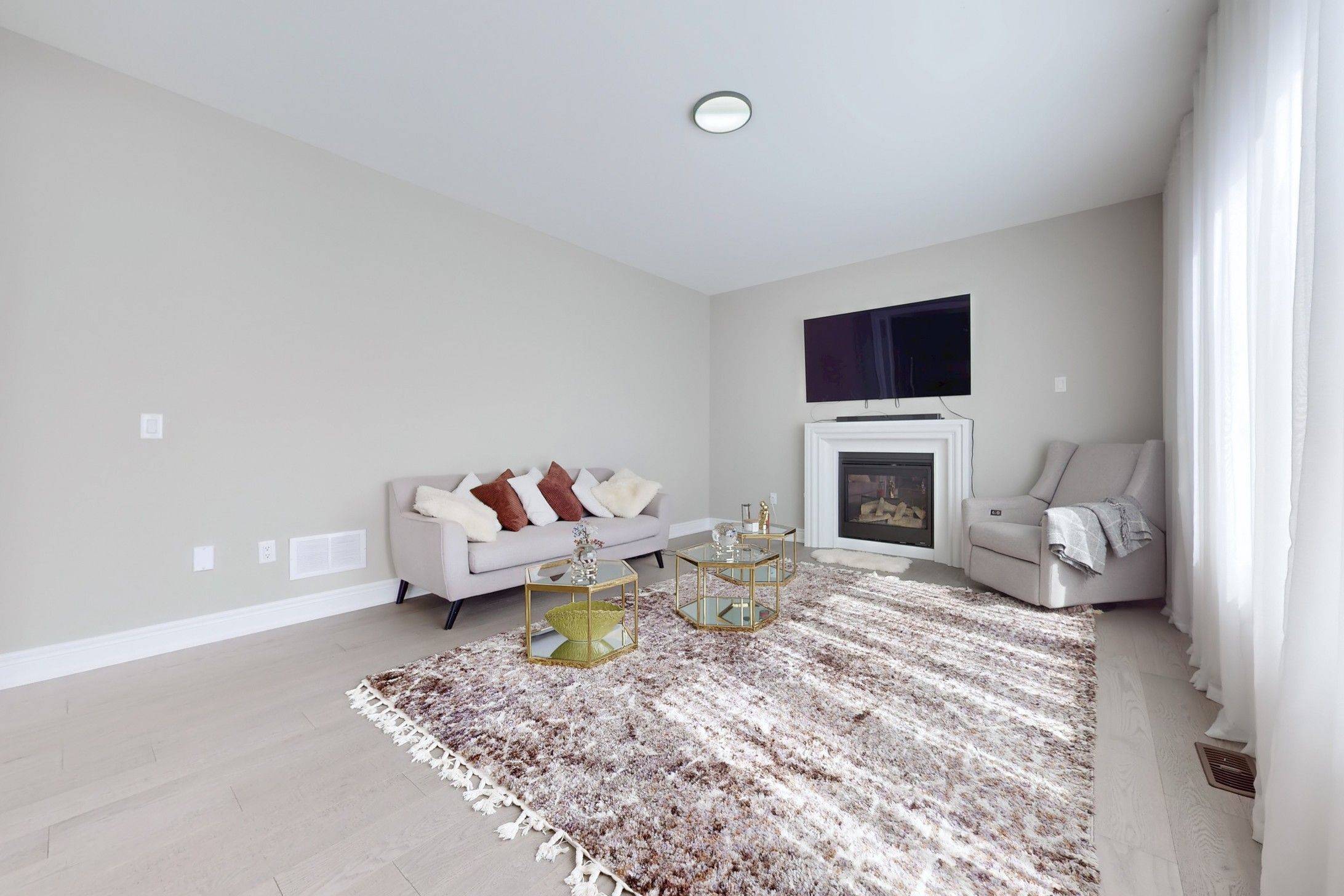 Georgina, ON L6Y 3E7,99 Kingknoll CRES
