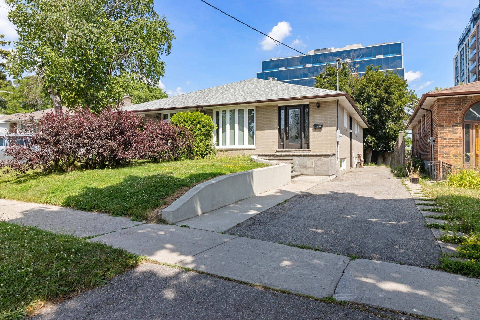 Toronto C15, ON M2K 1A9,44 Caracas RD