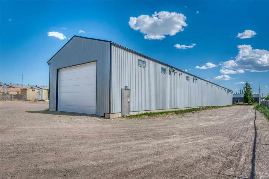 5 Bayside PL #111, Strathmore, AB T1P 0E1