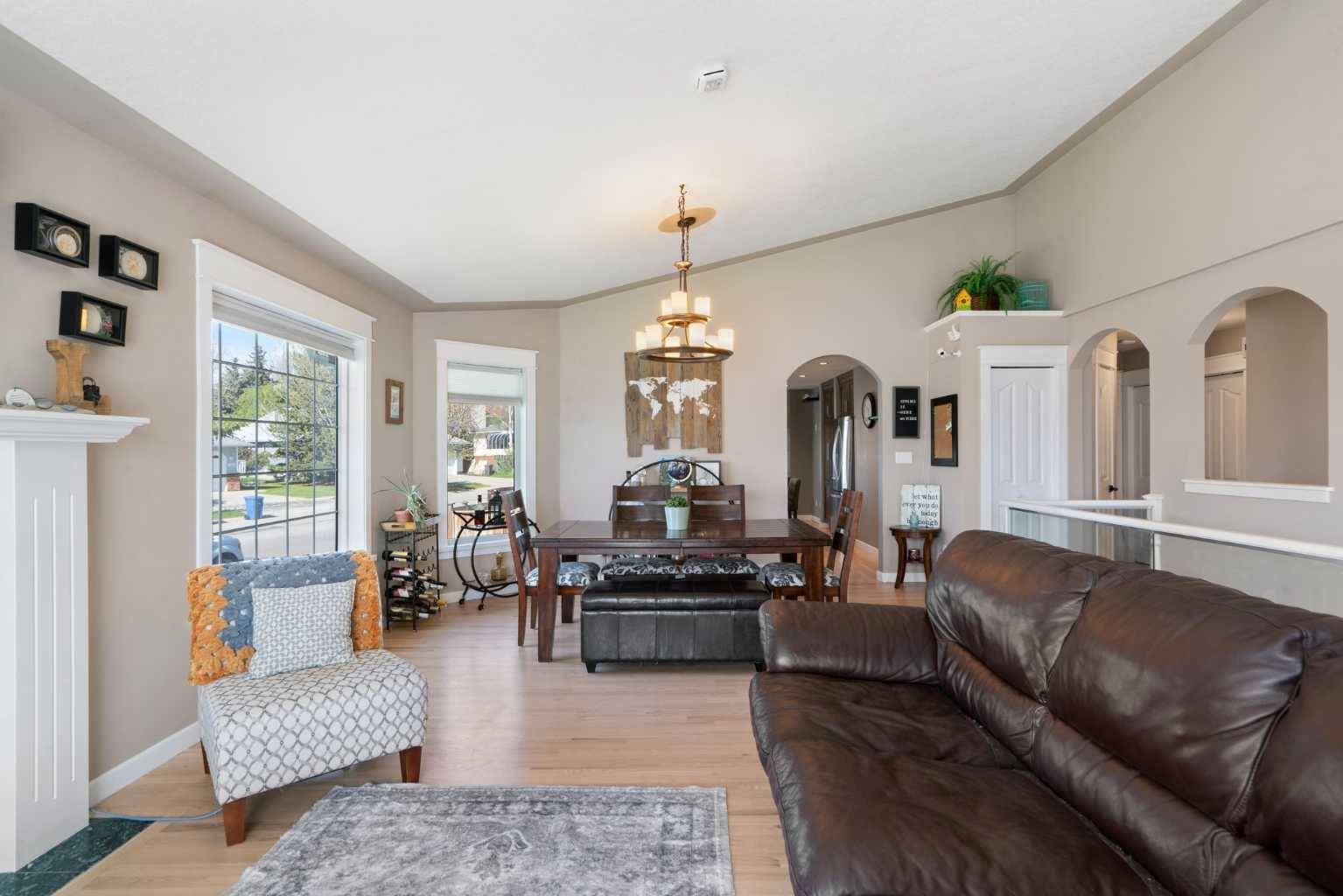Okotoks, AB T1S 1P7,341 Sunset PL