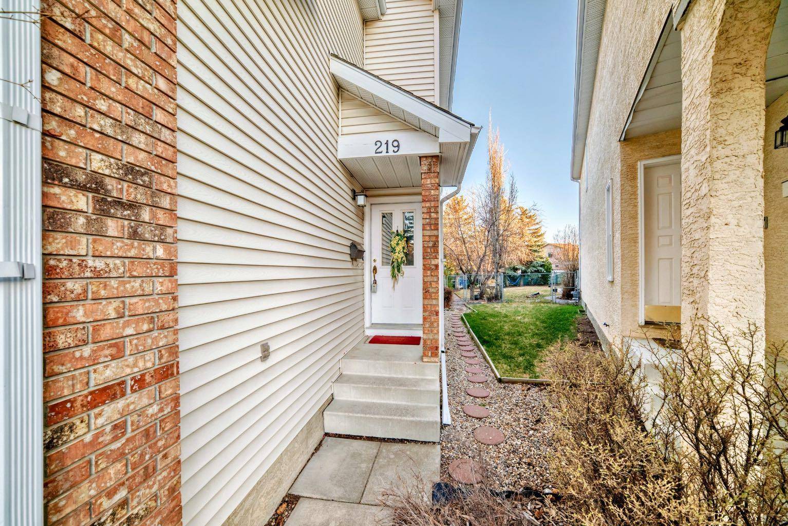 Calgary, AB T3H1B9,219 Coachway RD Southwest