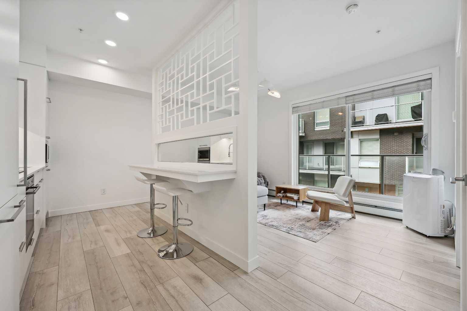 Calgary, AB T3B 6H5,3125 39 ST NW #207