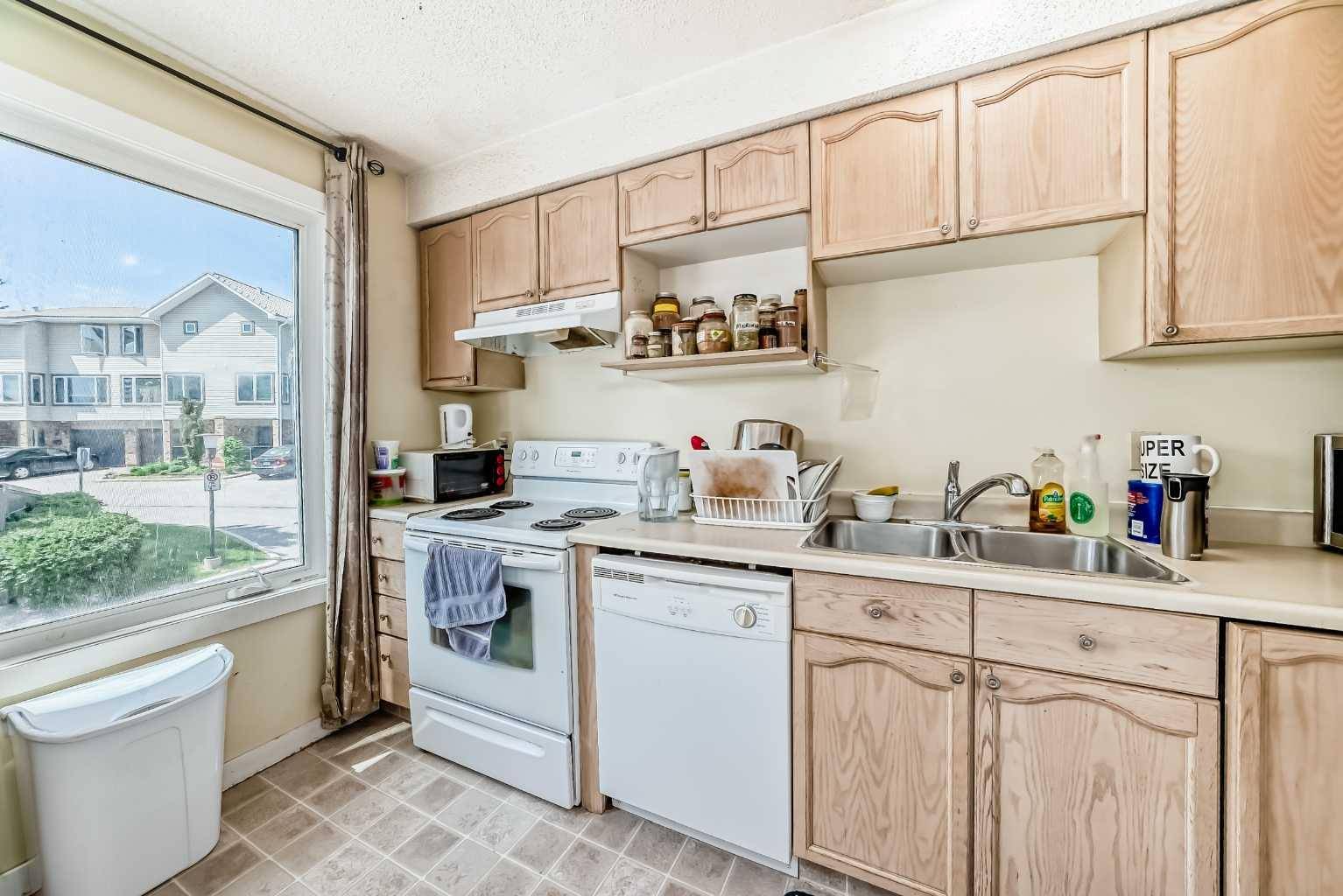 Calgary, AB T3H 2V9,12 Coachway GDNS SW