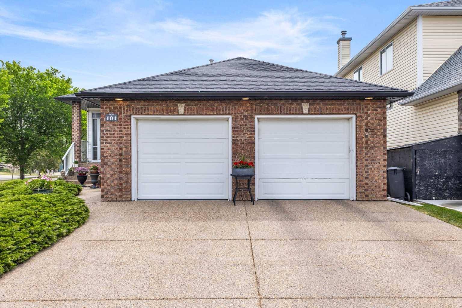 Chestermere, AB T1X 1A9,101 Springmere DR