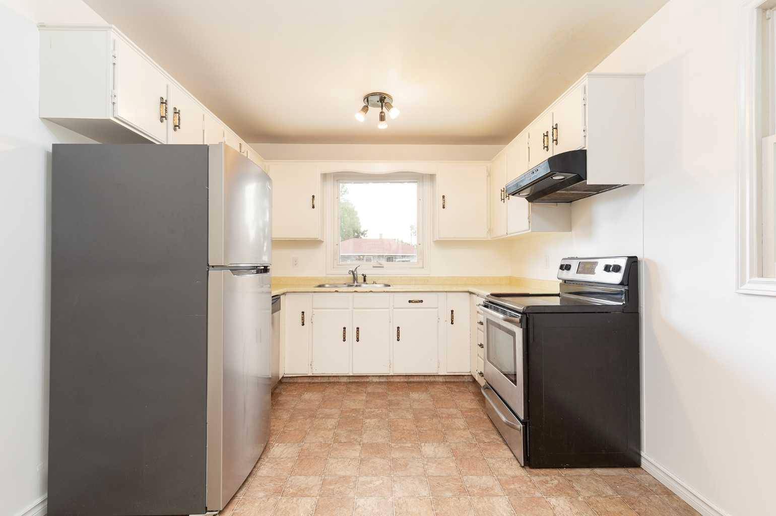 Lethbridge, AB T1K 0X4,2115 15 AVE South